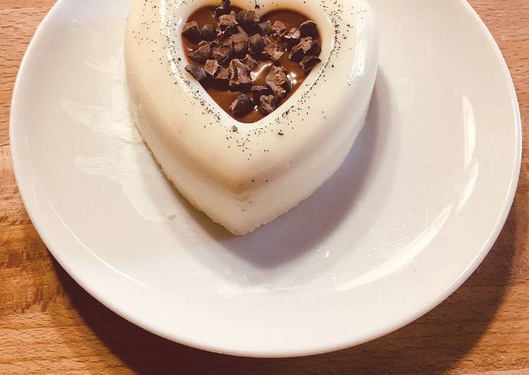 Easiest Way to Prepare Favorite Panna cotta con coulis di cioccolato e fave di cacao