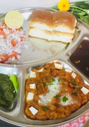 A picture of Pav-Bhaji.