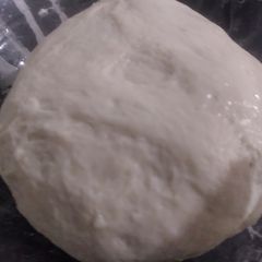 A picture of Pizza dough.