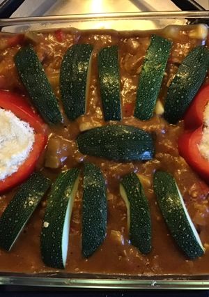 Une photo de Gratin de courgettes et poivrons au bœuf et pecorino