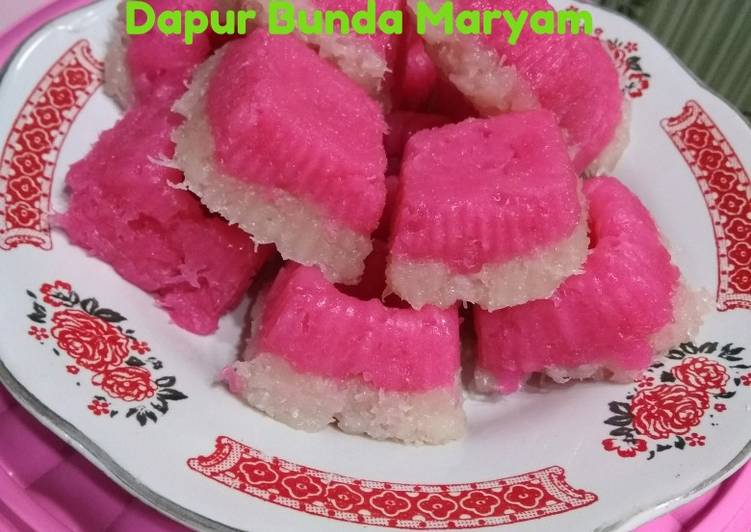 Bagaimana Menyiapkan Kue Awug Awug/Sengkulun Pink, Enak Banget