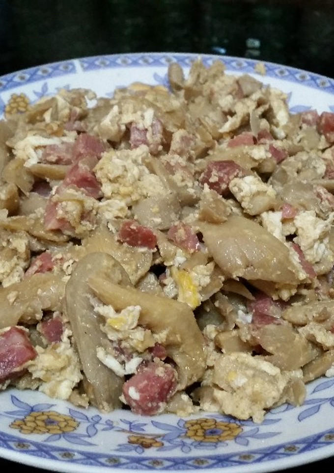 Una foto de Revuelto de setas con jamón
