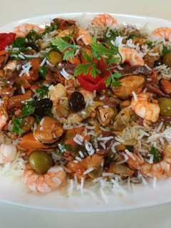 Una foto de Arroz basmati con marisco