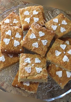 Una foto de Brownie de Chocolate Blanco con Almendra