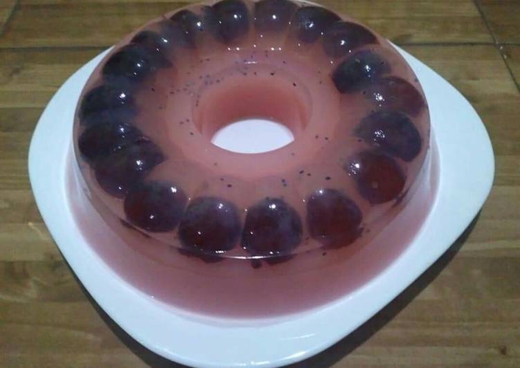 Puding Strawbery and Grape