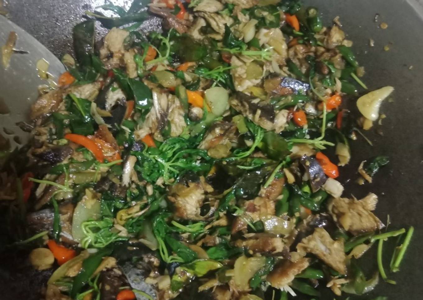 Cara Gampang Membuat Ikan tongkol suir masak pedas yang Lezat Sekali