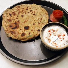 A picture of Missi roti.