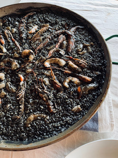 Una foto de Arroz negro a mi manera