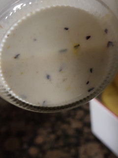 Una foto de Batido plátano🍌 y arándanos