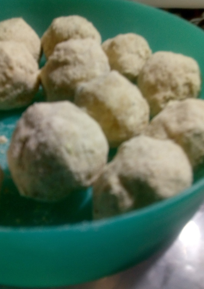 பாசிப்பருப்பு மாவு உருண்டை. ஸ்நேக்ஸ் செய்முறை முக்கிய புகைப்படம்