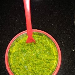A picture of Green chutney (radish leaves).