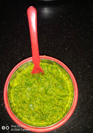 A picture of Green chutney (radish leaves).