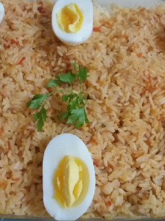 صورة لوصفة ارز بالصلصة الحمراء