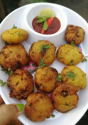 सूजी बॉल्स रेसिपी मुख्य फोटो