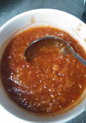 Hình của món Tương ớt chua ngọt ăn gà rán.