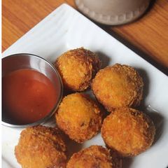 A picture of Chicken cheese balls.