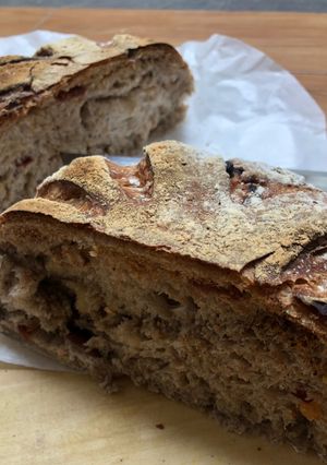 Foto resep No Knead Cinnamon Cranberry Raisin Almond Bread