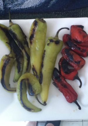 Una foto de Chiles asados al ajillo