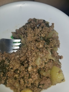 Una foto de KETO: Guiso de espinacas y chayote con carne