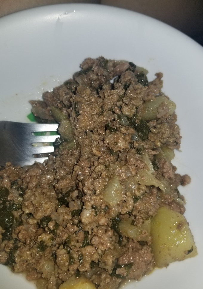 Una foto de KETO: Guiso de espinacas y chayote con carne