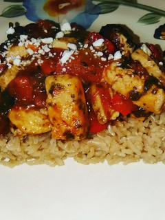A picture of Chicken Florentine over Brown rice.