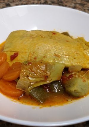 Una foto de Palometa con verduras y cúrcuma