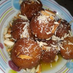 A picture of Bread gulab jamun.