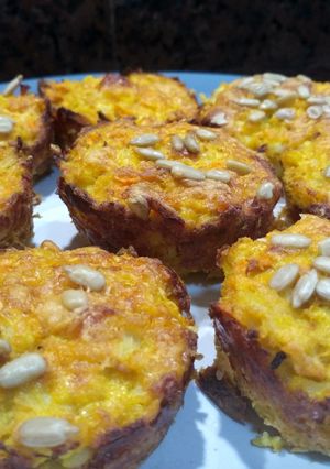 Una foto de Muffins de coliflor,  zanahoria y queso!