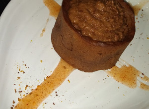 Una foto de Volcán de chocolate con salsa Tabasco habanero