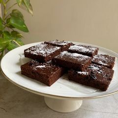 A picture of Chocolate chip coffee brownies.