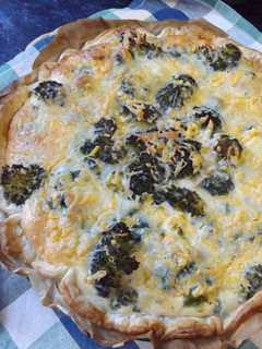 Una foto de Quiche de jamón ibérico, champiñones y brécol
