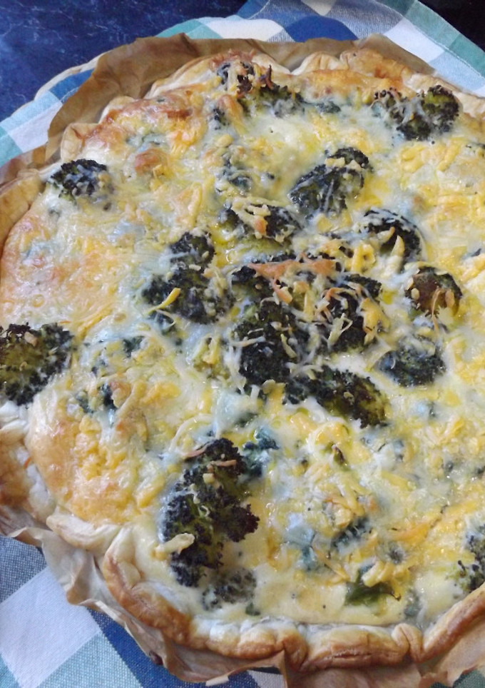 Una foto de Quiche de jamón ibérico, champiñones y brécol