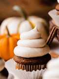 Muffin alla zucca con frosting alla cannella