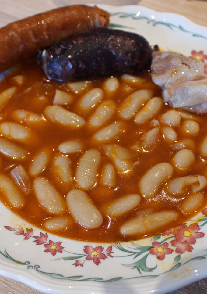Una foto de Fabada asturiana