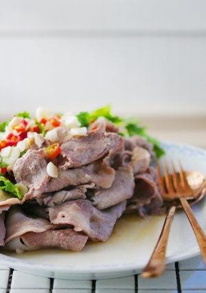 減醣泰式酸辣梅花肉片香菜溫沙拉 的食譜成品照片