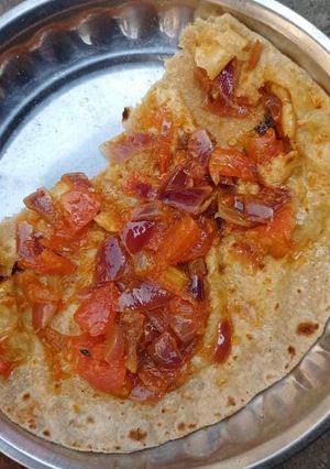 A picture of Tomato & Onion chutney.