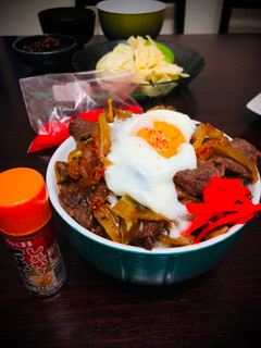Una foto de Bol de ternera Japonés Gyūdon🇺🇾🇯🇵牛丼