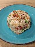 Ensaladilla de pilaf con garbanzos y salmón marinado