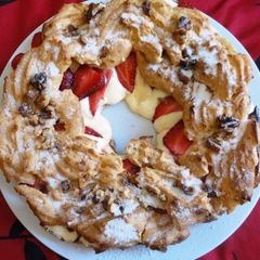 A picture of Strawberry Custard Puff.