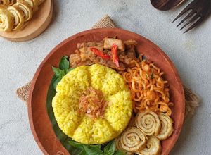 Foto resep Nasi Kuning Tanpa Santan Magic Com