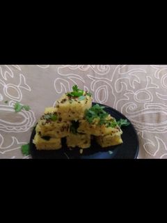 નાયલોન ખમણ(naylon khaman in Gujarati) રેસીપી મુખ્ય ફોટો