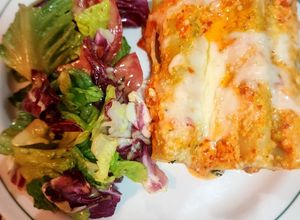 Una foto de Canelones en Salsa de Pimiento Morrón