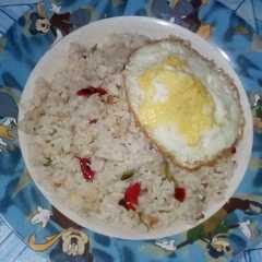 A picture of Nasi goreng sederhana.