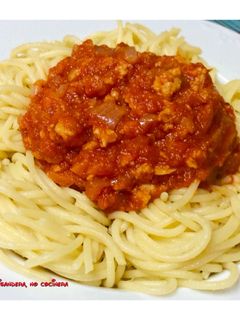 Una foto de Espaguetis con salsa boloñesa vegana