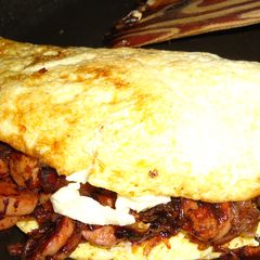 A picture of Stuffed omlette.
