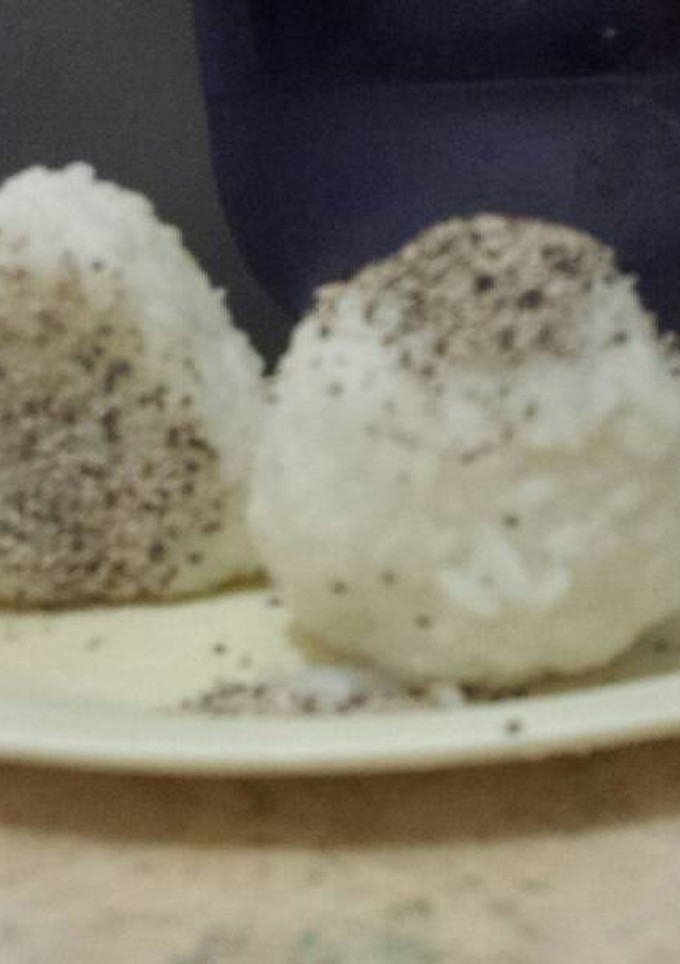 Una foto de Onigiris, receta facil y rica
