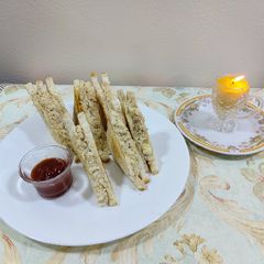 A picture of Chicken cheese grilled sandwiches.