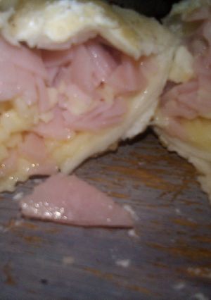 Una foto de Empanada de jamón y queso
