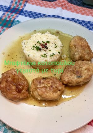 Φωτογραφία της συνταγής Μπιφτέκια μπόμπες κοτόπουλου, γεμιστά με τυρί!!!🇪🇸