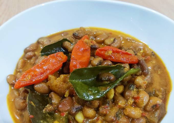 Sayur Krecek dan Kacang Tolo